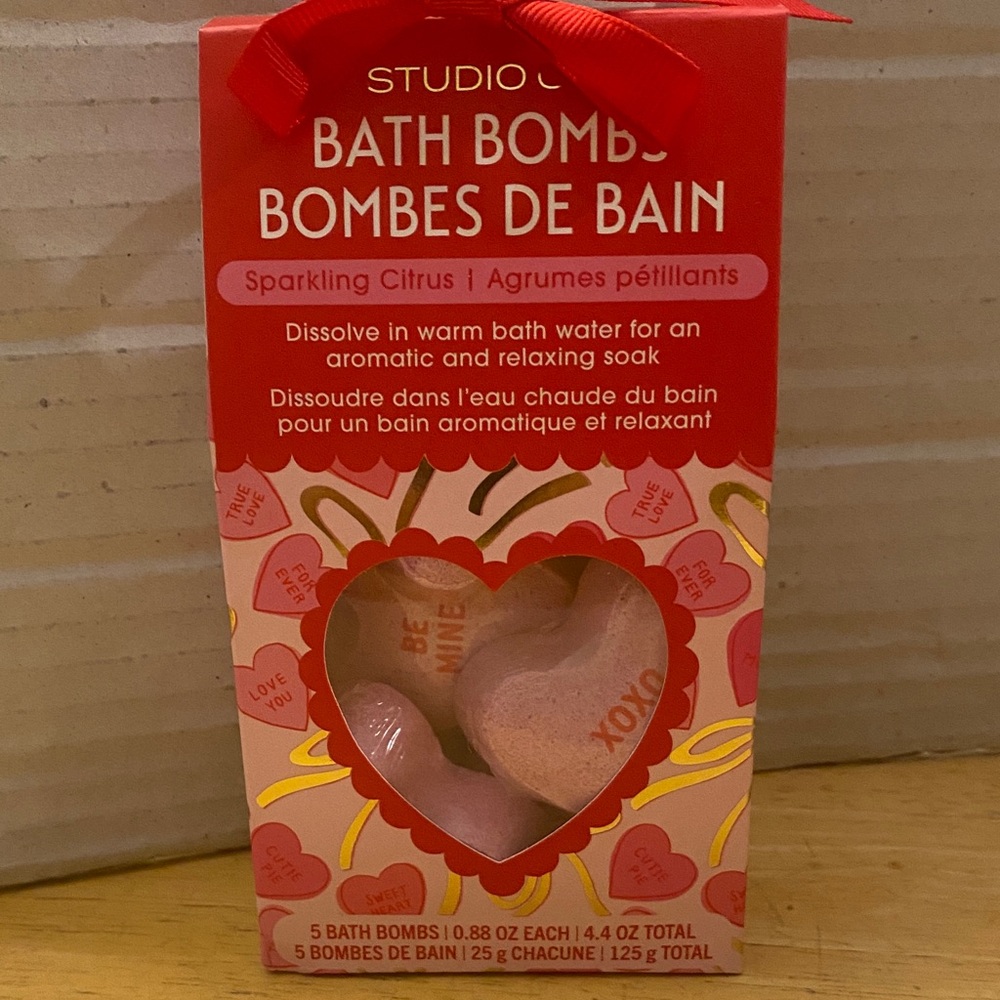 Set of 5 pink heart shaped Bath Bombs Sparkling citrus scent.